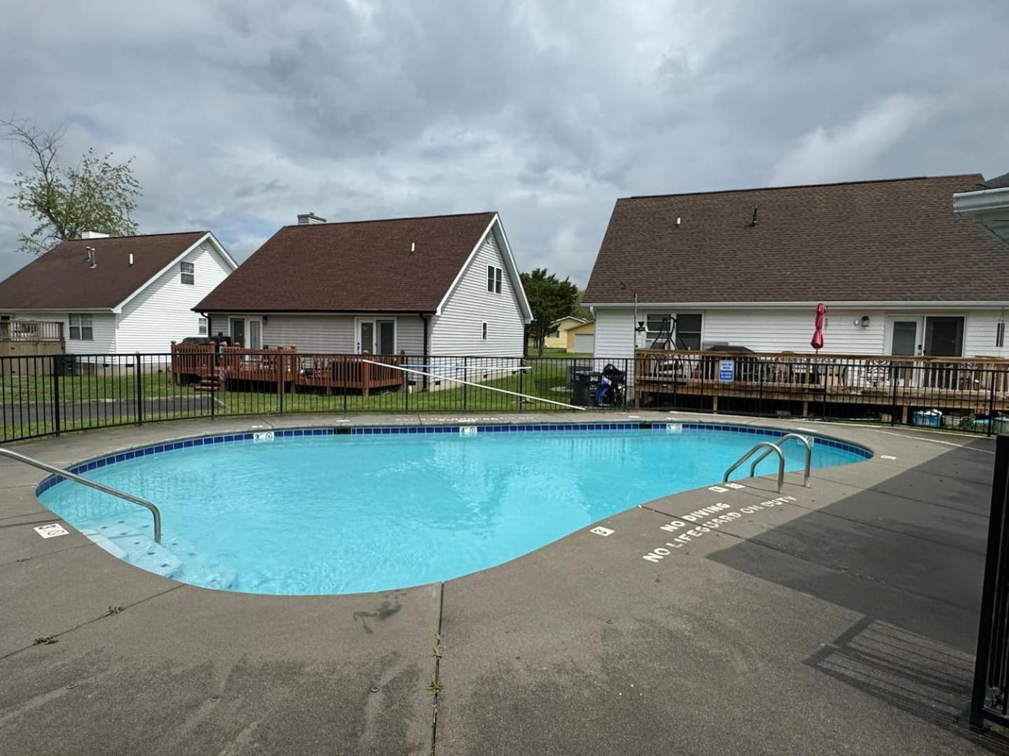 1 Mile To Pkwy, Pets, Hot Tub, Creekside, Porch Villa Pigeon Forge Kültér fotó
