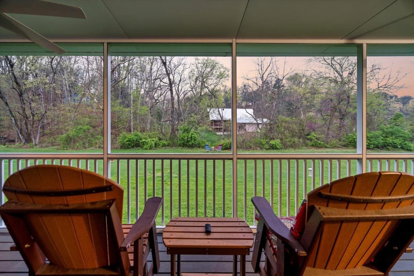 1 Mile To Pkwy, Pets, Hot Tub, Creekside, Porch Villa Pigeon Forge Kültér fotó