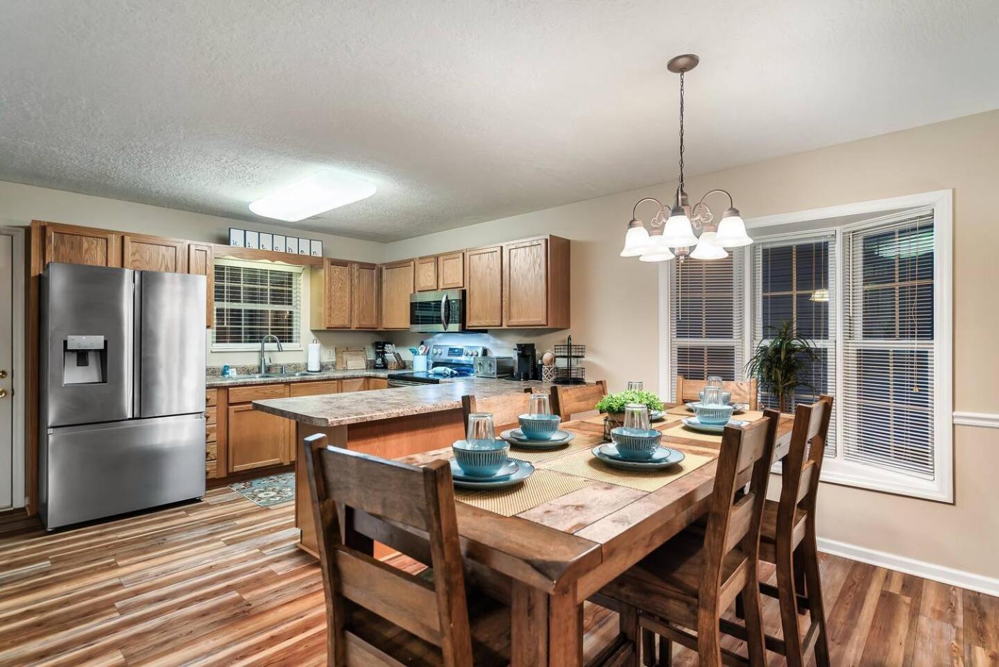 1 Mile To Pkwy, Pets, Hot Tub, Creekside, Porch Villa Pigeon Forge Kültér fotó
