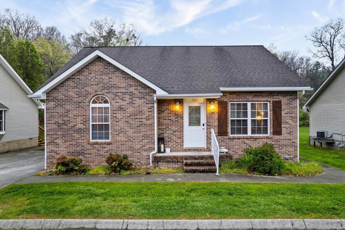 1 Mile To Pkwy, Pets, Hot Tub, Creekside, Porch Villa Pigeon Forge Kültér fotó