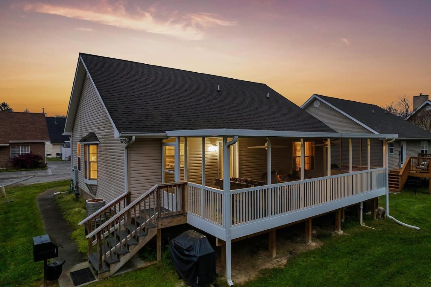 1 Mile To Pkwy, Pets, Hot Tub, Creekside, Porch Villa Pigeon Forge Kültér fotó