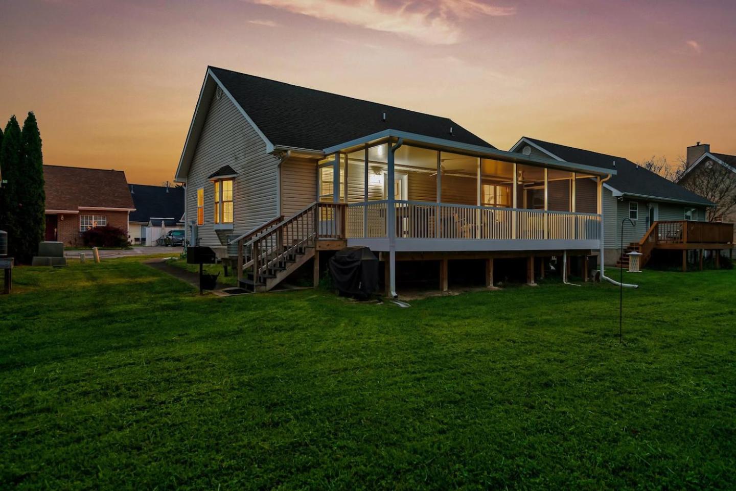 1 Mile To Pkwy, Pets, Hot Tub, Creekside, Porch Villa Pigeon Forge Kültér fotó