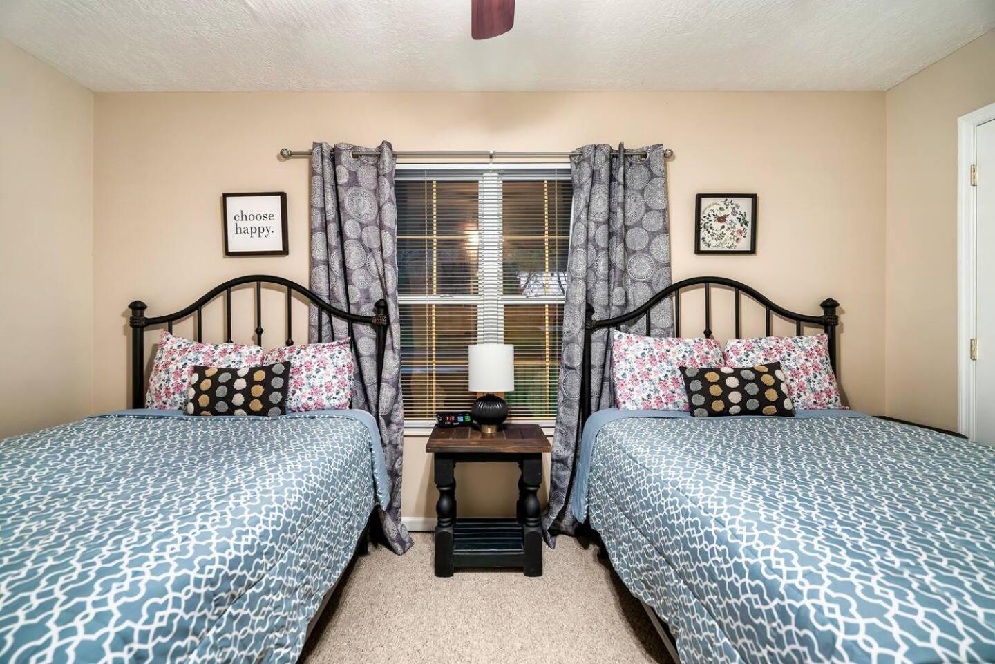 1 Mile To Pkwy, Pets, Hot Tub, Creekside, Porch Villa Pigeon Forge Kültér fotó